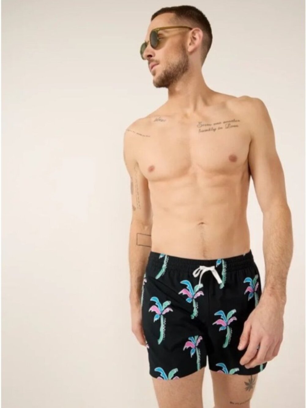 Chubbies Classic Swim Trunk Havana Nights Black Palms Small 5.5" Inseam Mens